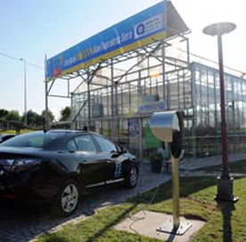 Başkan Akaydın’ın elektrikli makam aracının şarjı güneşten 