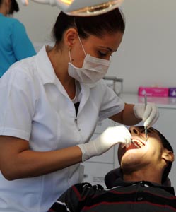 Antalya Büyükşehir çırakların dişlerini muayene etti