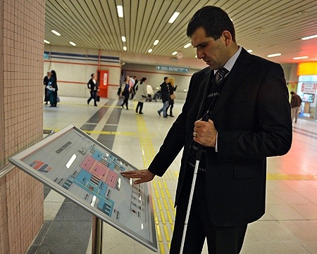 İzmir'den engellilere toplu ulaşımda kolaylık