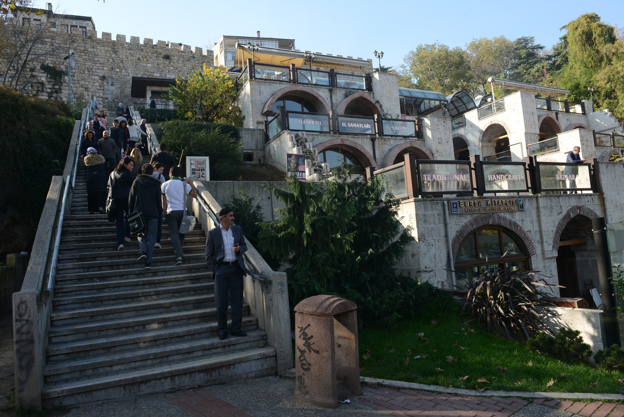 BURSA, YÜRÜYEN MERDİVEN VE YOLLARLA DONATILACAK