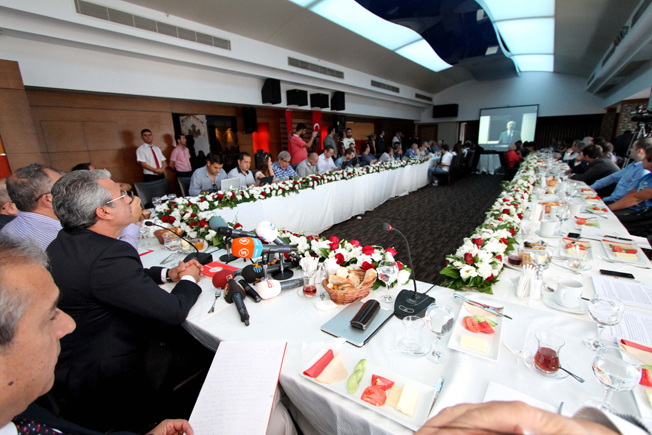Karşıyaka'da her apartman bir öğrenci okutacak