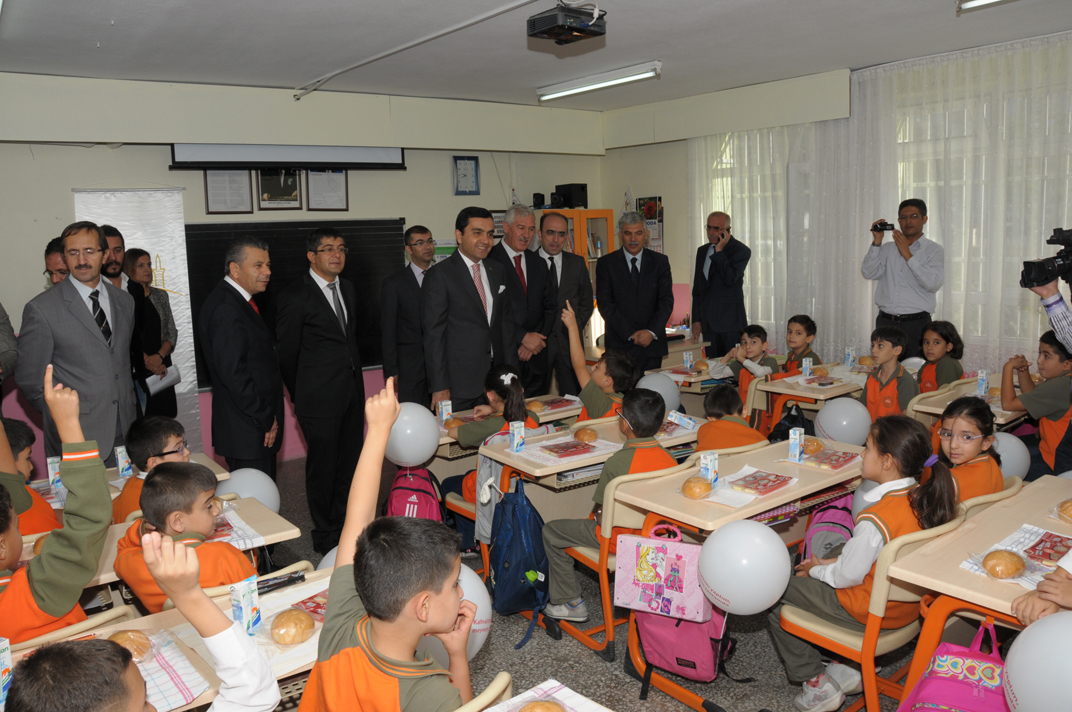 "Kahvaltımı Yapıyorum Meyvem Çantamda" Projesi 30 Ağustos İlkokul’unda Başladı