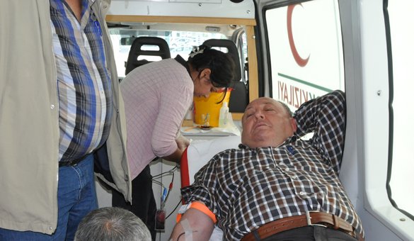 Belediye Başkanı Tarhan, Belediye Personeli ve Meclis Üyelerinden kan bağışı