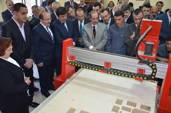 Engelli Gençler Dört Eksenli Makine İle Üretip Meslek Edinecekler