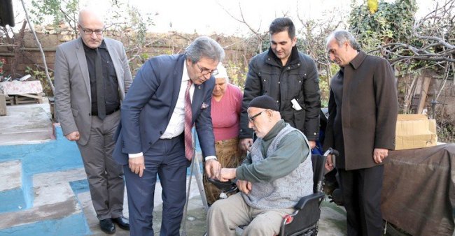 Başkan Mirsa'dan akülü araç yardımı devam ediyor