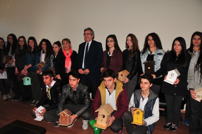 Kuşlar Yuvasız Kalmasın kampanyasına ŞMG Lisesi'de katıldı