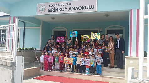 Minikler Topladıkları Pilleri Teslim Etti