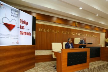 Erzurum Büyükşehir Belediyesi'nden Kızılay'a kan desteği