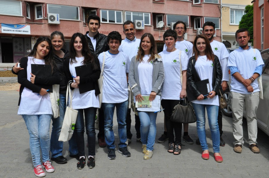 Ambalaj atıkları geri kazınım projesi kapsamında bilgilendirme yapılıyor