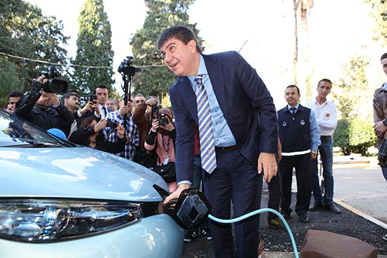 Başkan Türel çevre duyarlılığına destek için elektrikli makam aracı kullanacak