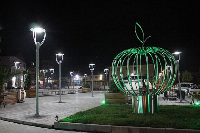 Gölcük Kent Meydanlarıyla Göz Dolduruyor