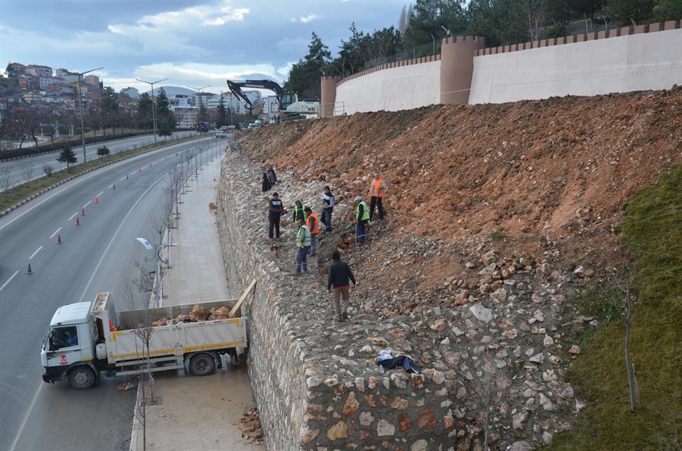 Park ve Bahçeler Müdürlüğü Çalışıyor