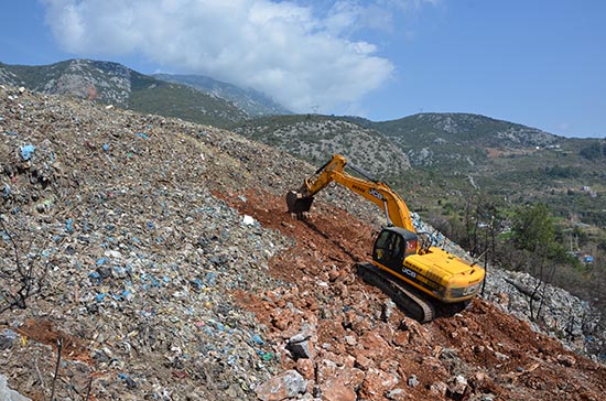 Alanya’da Kapatılan Çöplüklere Ağaç Dikiliyor