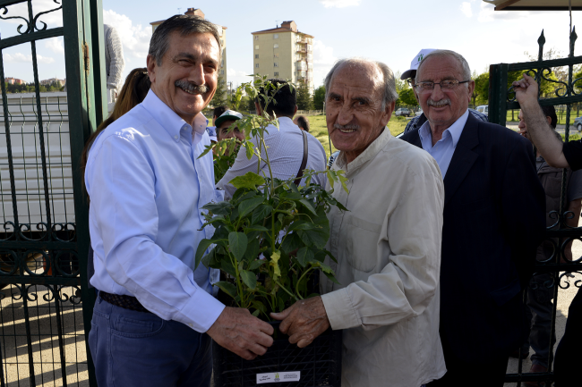 Engelli Vatandaşlara Fide Dağıtımı