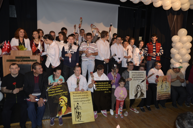 Engelli Bireylerden Yunusemre Şiir Ve Müzik Dinletisi