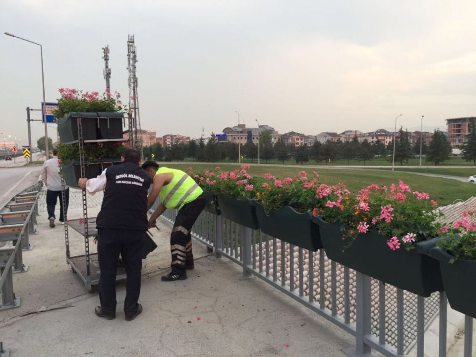 İnegöl Caddeleri Çiçek Açtı