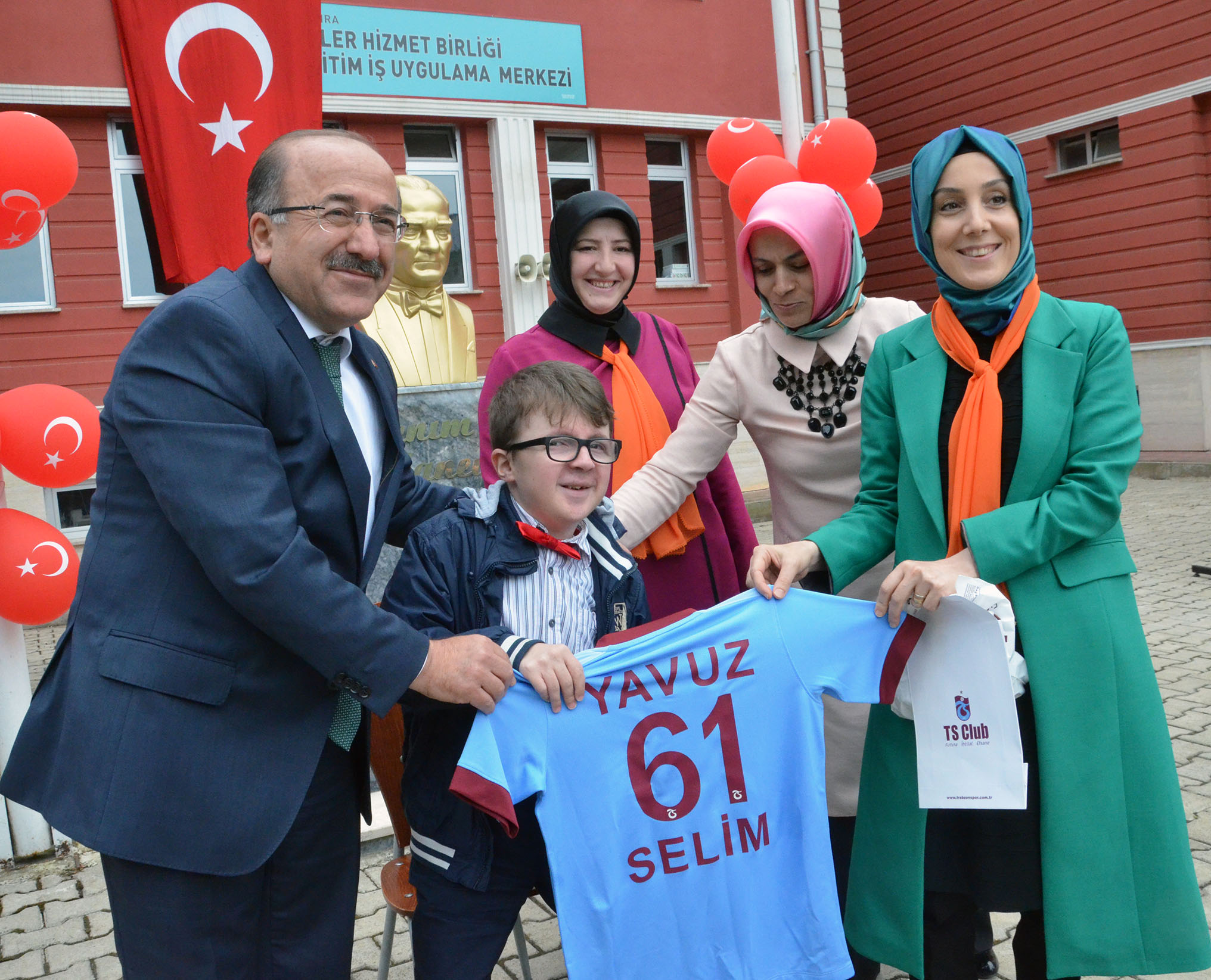 Otistik Öğrencilerden Anlamlı Anneler Günü Etkinliği