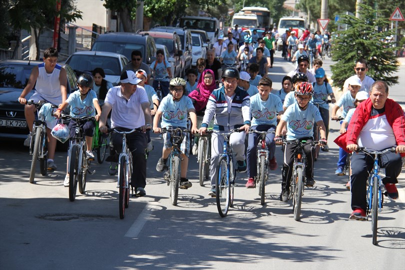 Çevre Gününde Fidan Diktiler, Pedal Çevirdiler