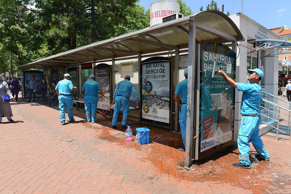 Duraklar, Çöp Kutuları Ve Çeşmeler Temizleniyor