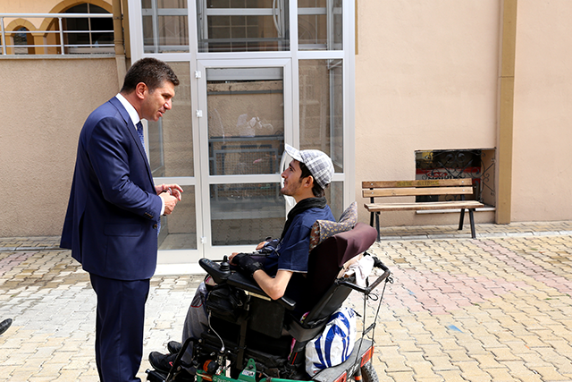Belediye Hizmet Binasına Engelli Asansörü
