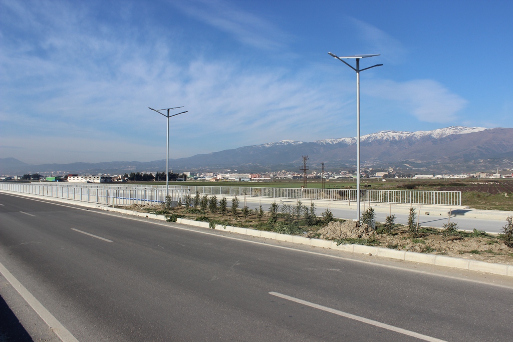 HBB Yeni Hatay Devlet Hastanesi Yolunu Güneş Enerjisi İle Aydınlatıyor