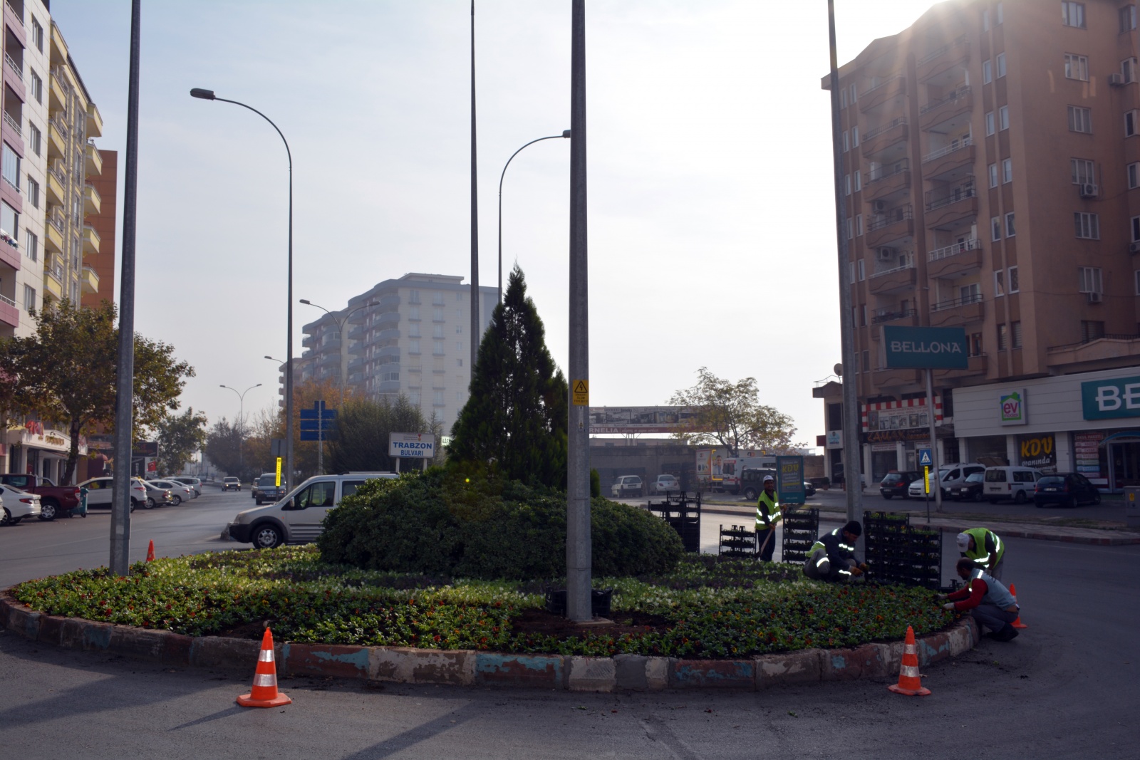 Büyükşehir 1.5 Milyon Çiçeği Toprakla Buluşturdu