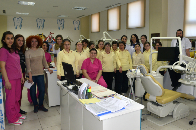 Engelli Bireylerin Diş Muayeneleri Yapılıyor