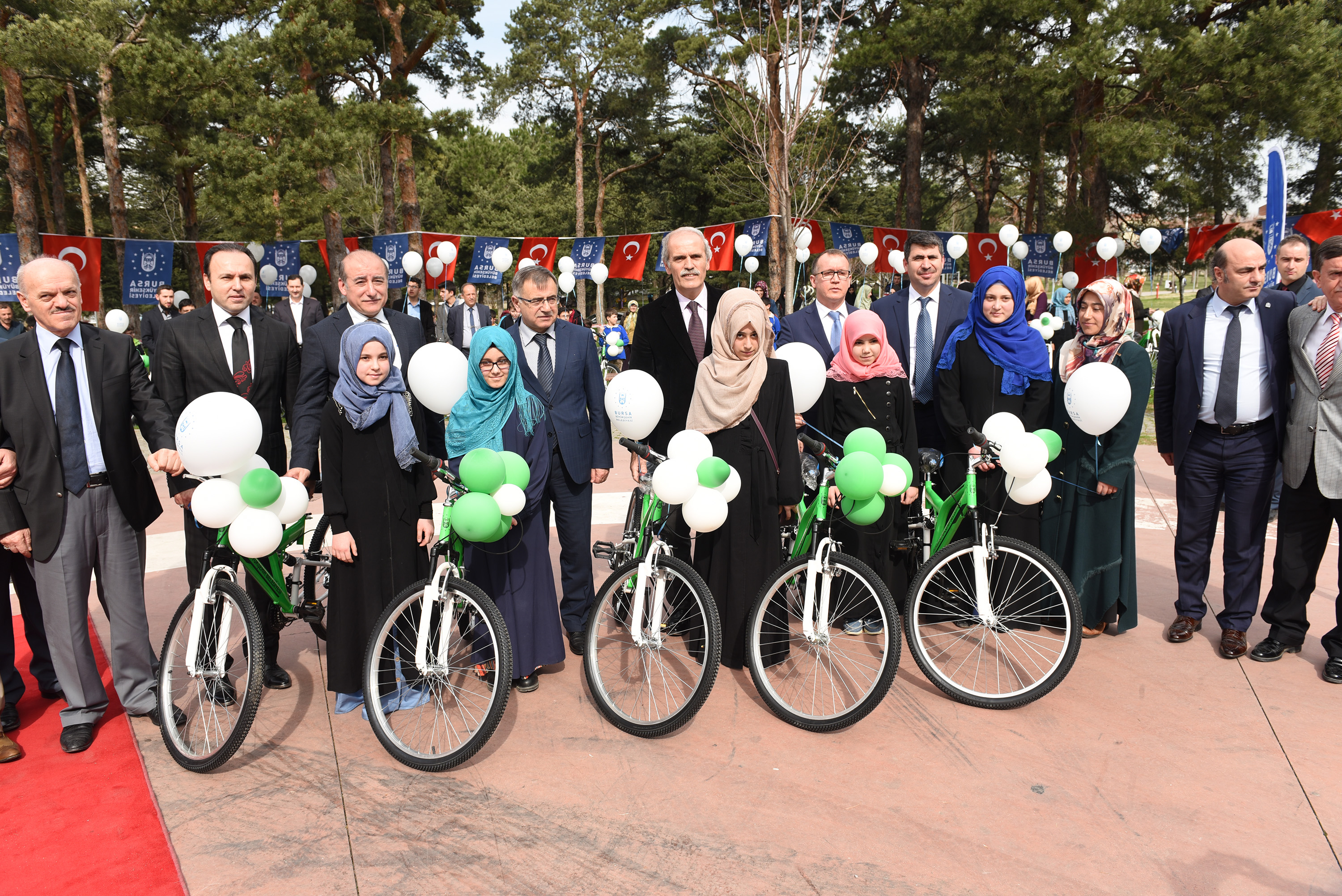 Büyükşehir başarıyı bisikletle ödüllendirdi