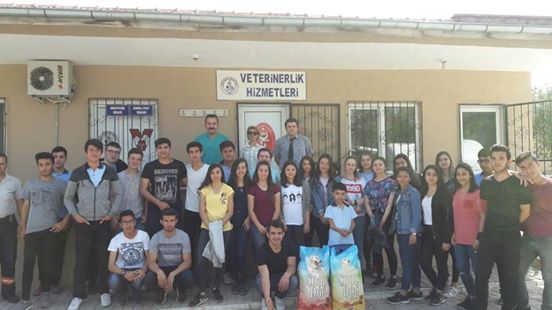 Burhaniye Okulları Hayvan Barınağını Ziyaret Ediyorlar.