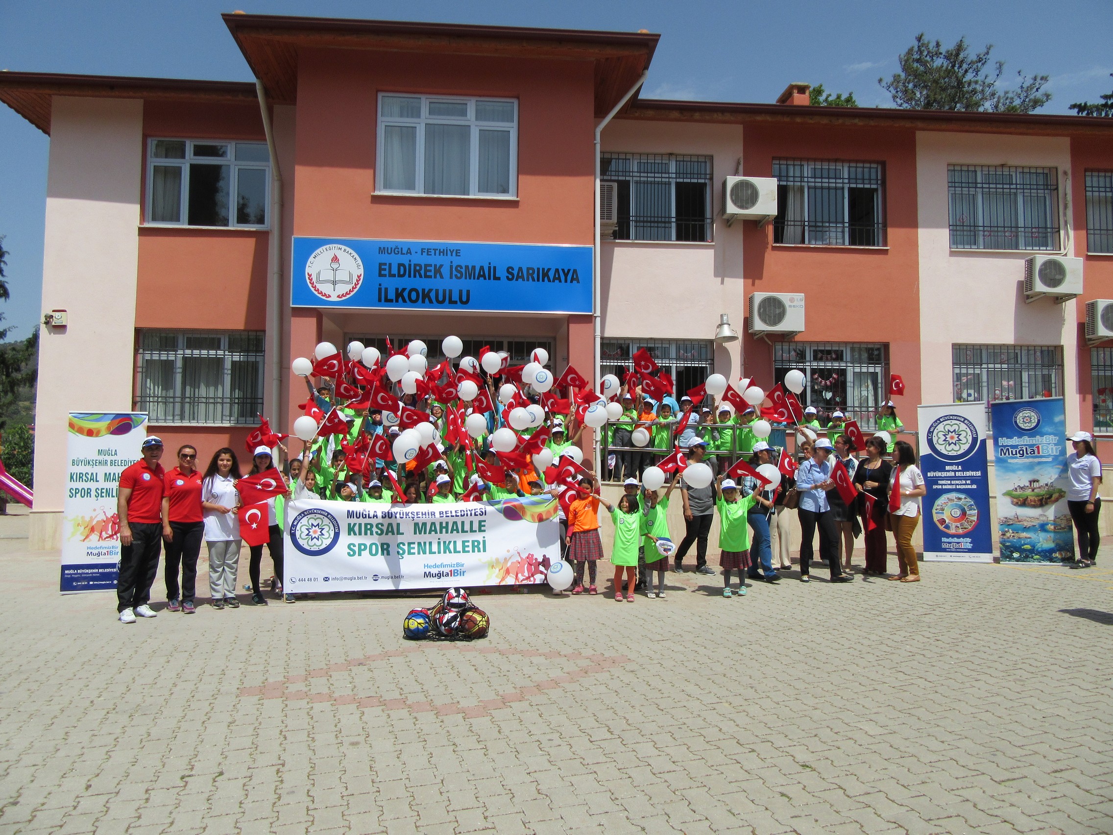 Spor Şenliği’nde Çocuklar Doyasıya Eğleniyor