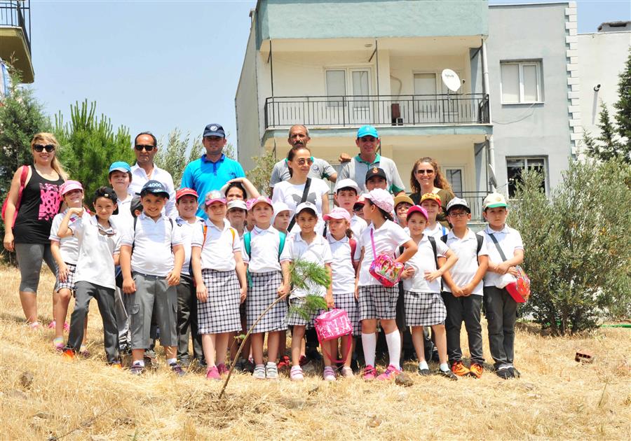 Çocuklardan Fidanlara Can Suyu