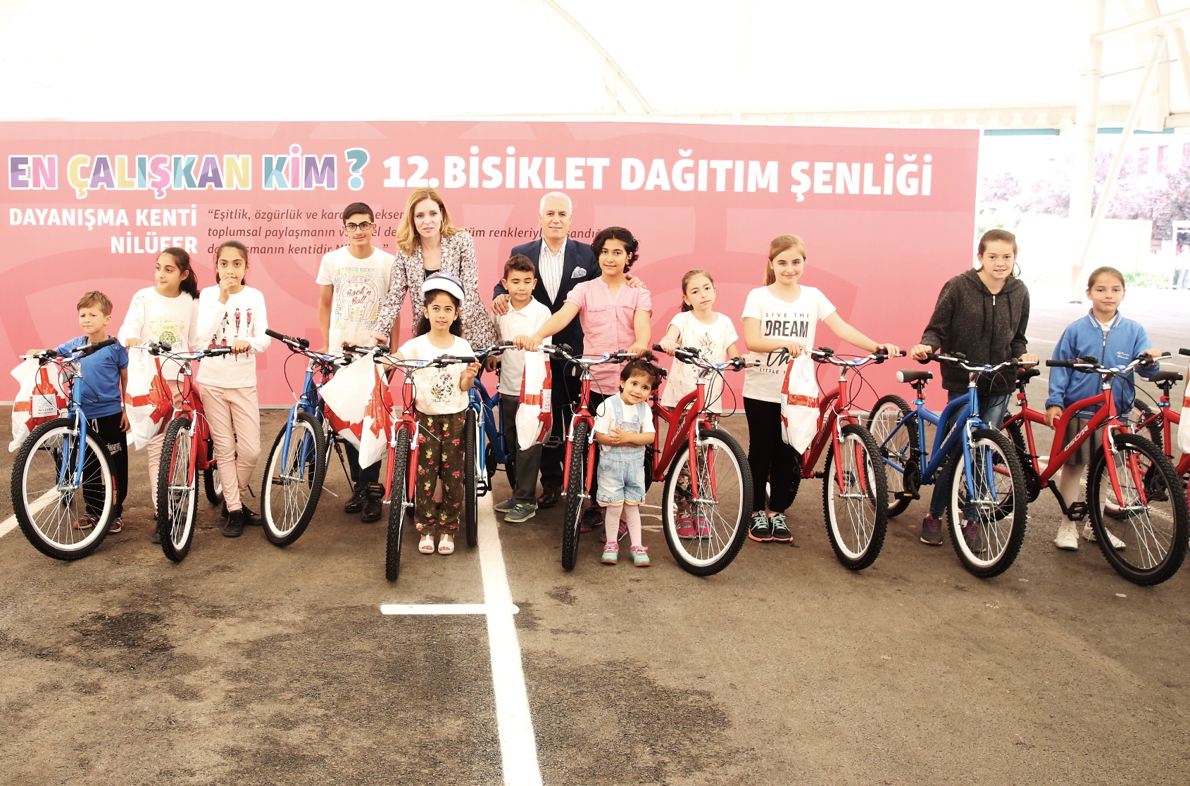 Öğrencilerin Karne Hediyesi Bozbey’den