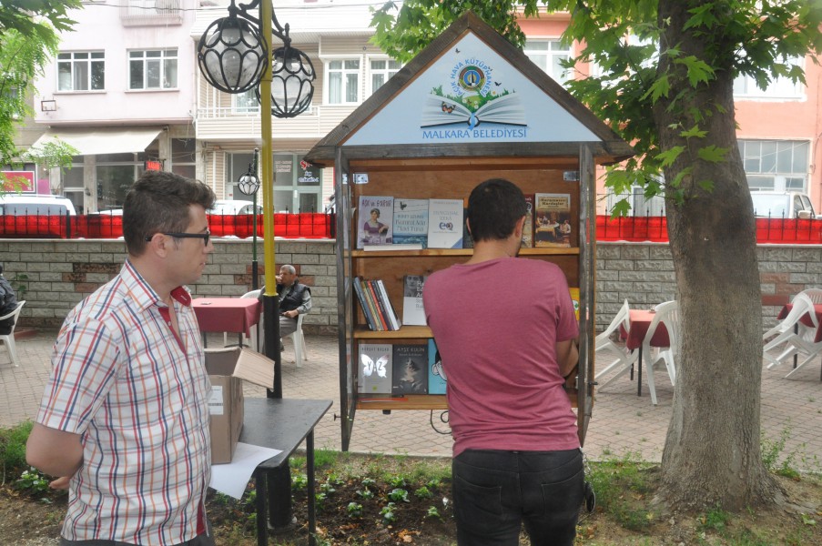 Malkara Belediyesinden Parklara Mini Kütüphane