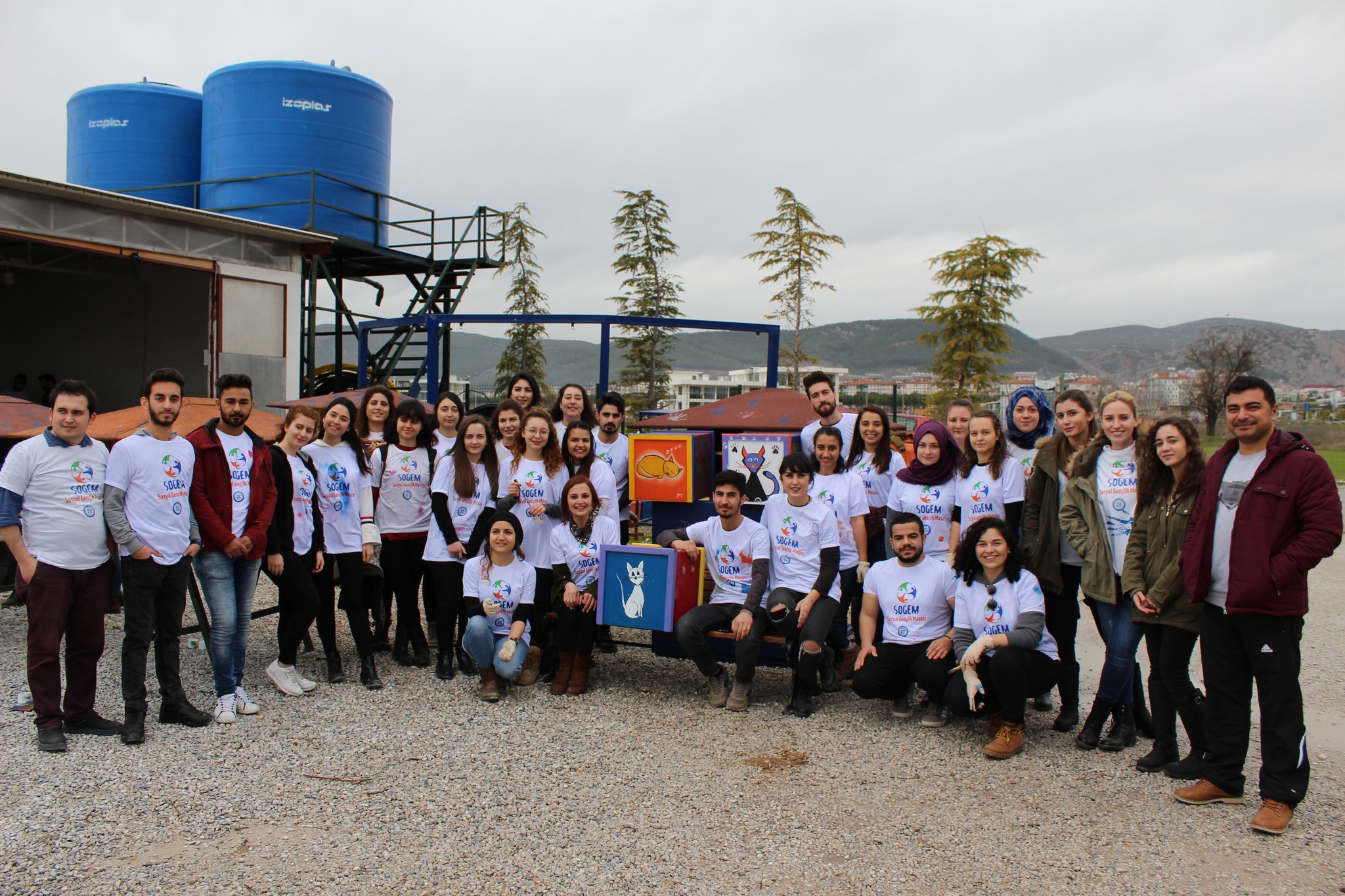 Gençlerden Sokaktaki Dostlara Yeni Evler