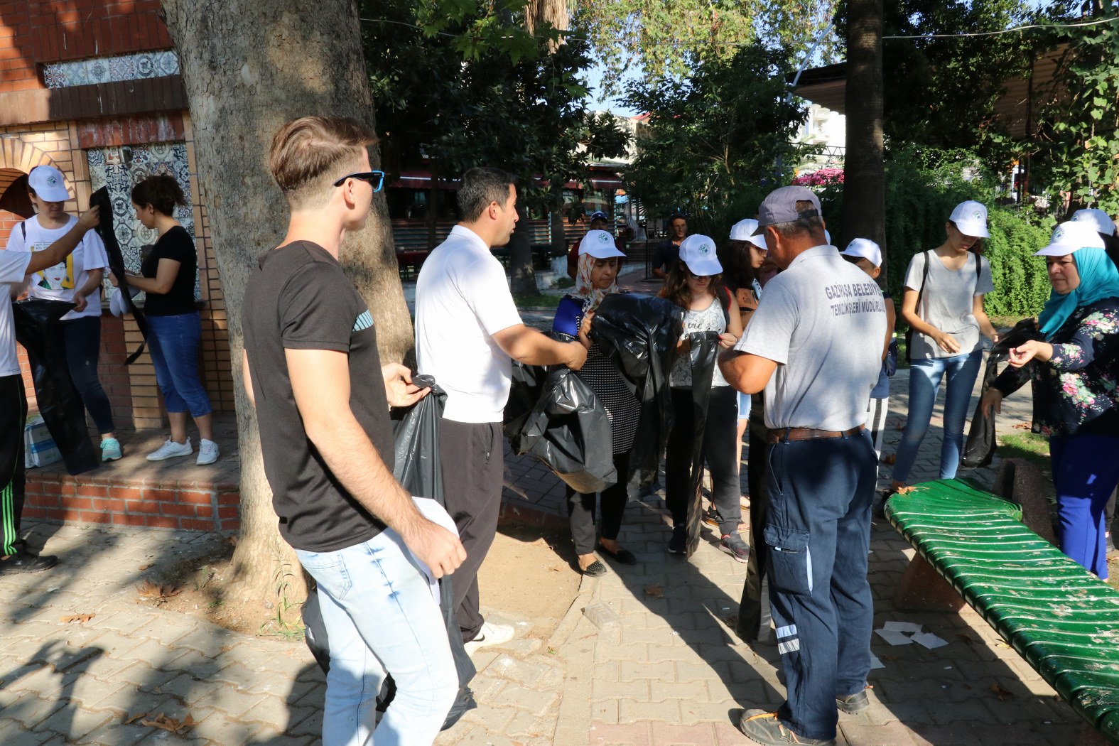 Gazipaşa Dünya Temizlik Gününde Çöp Topladı