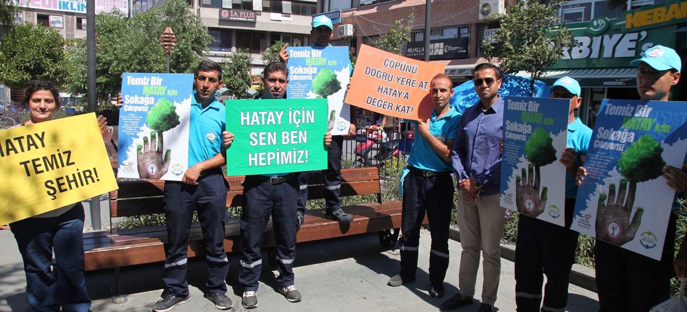 Temiz Hatay İçin Sokağa Çıkıyoruz Sloganıyla Çöp Topladılar