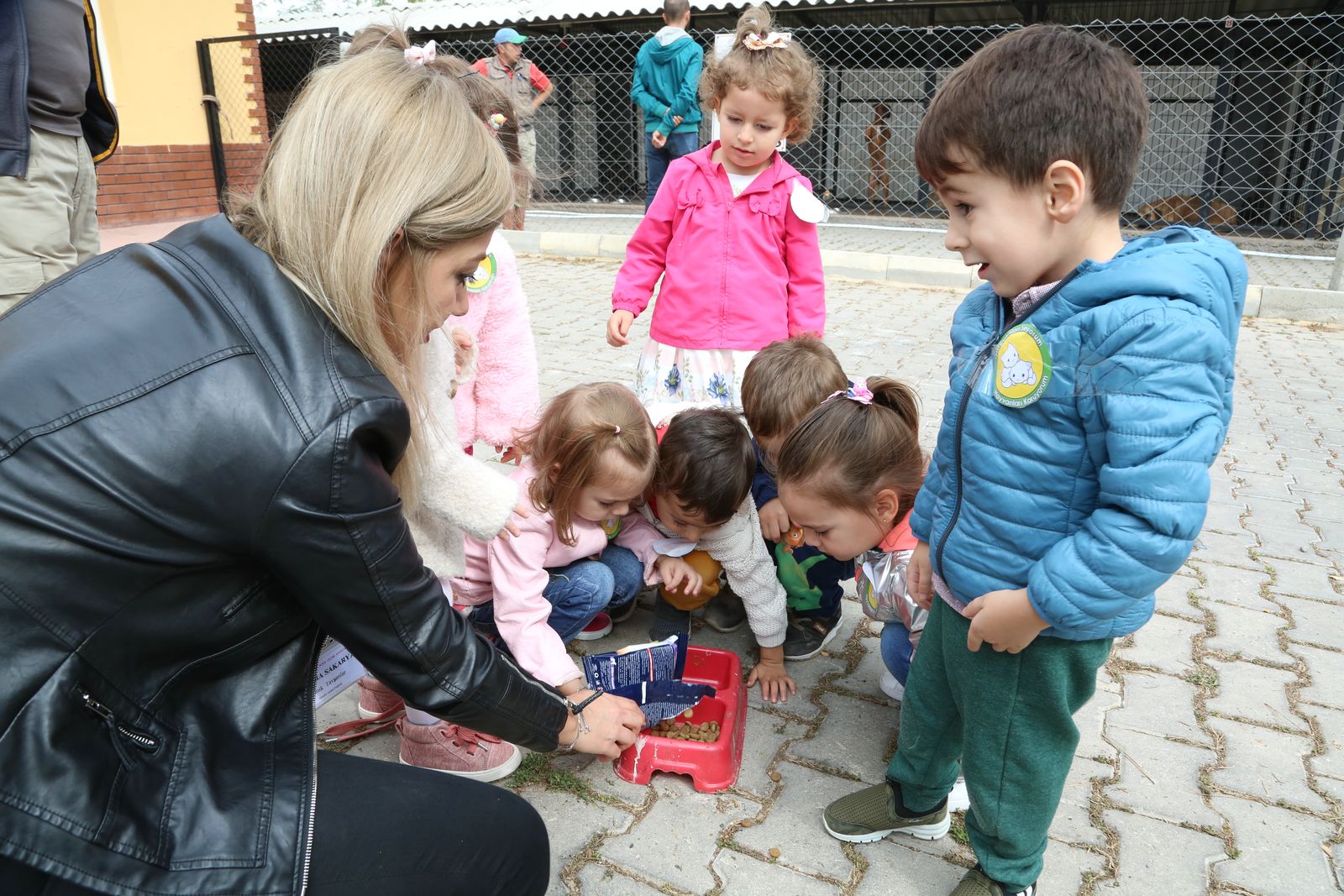 Çocuklardan Minik Dostlarına Sürpriz Ziyaret