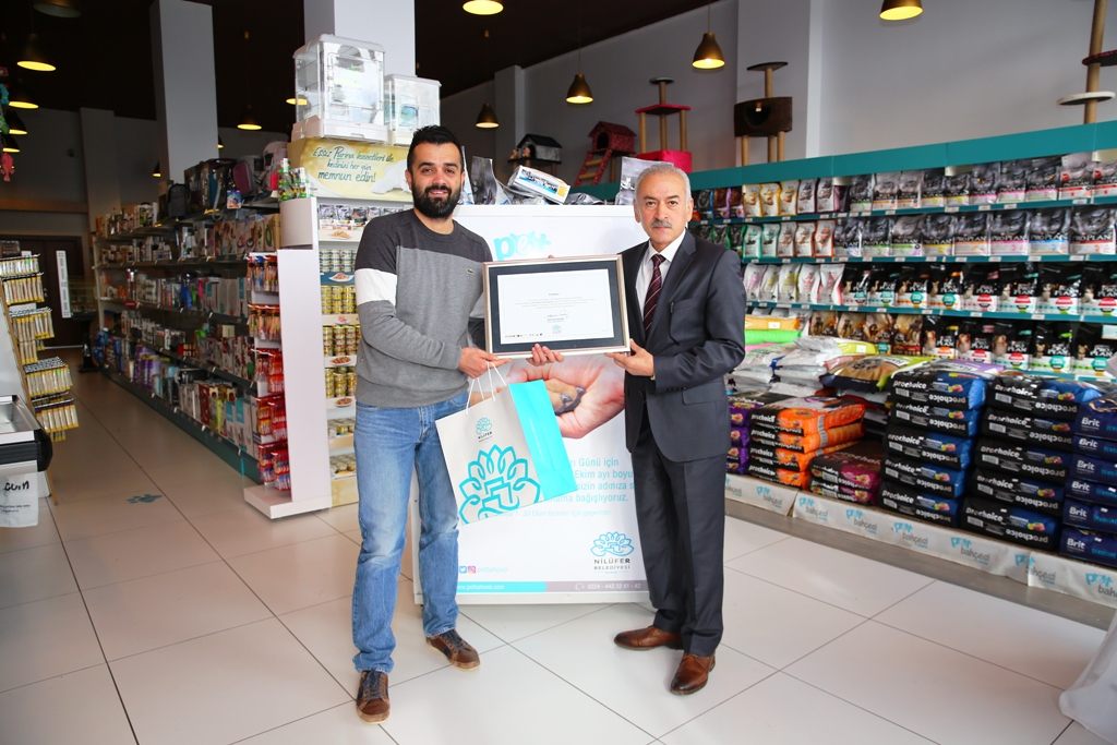 Can Dostlar İçin Bir Ayda 2 Ton Mama Toplandı