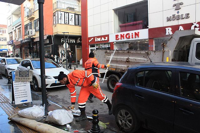 Gölcük´te Atık Toplama Çalışmaları