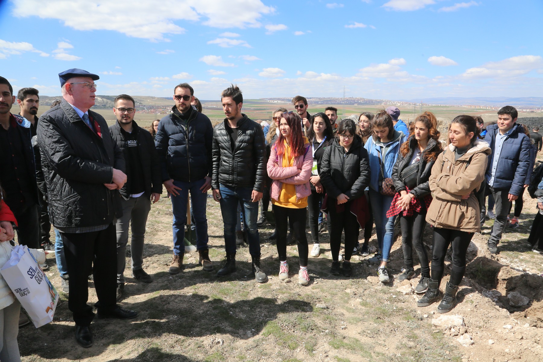 Odunpazarı Belediyesi Ahbap Derneği ile 2500 fidan dikti