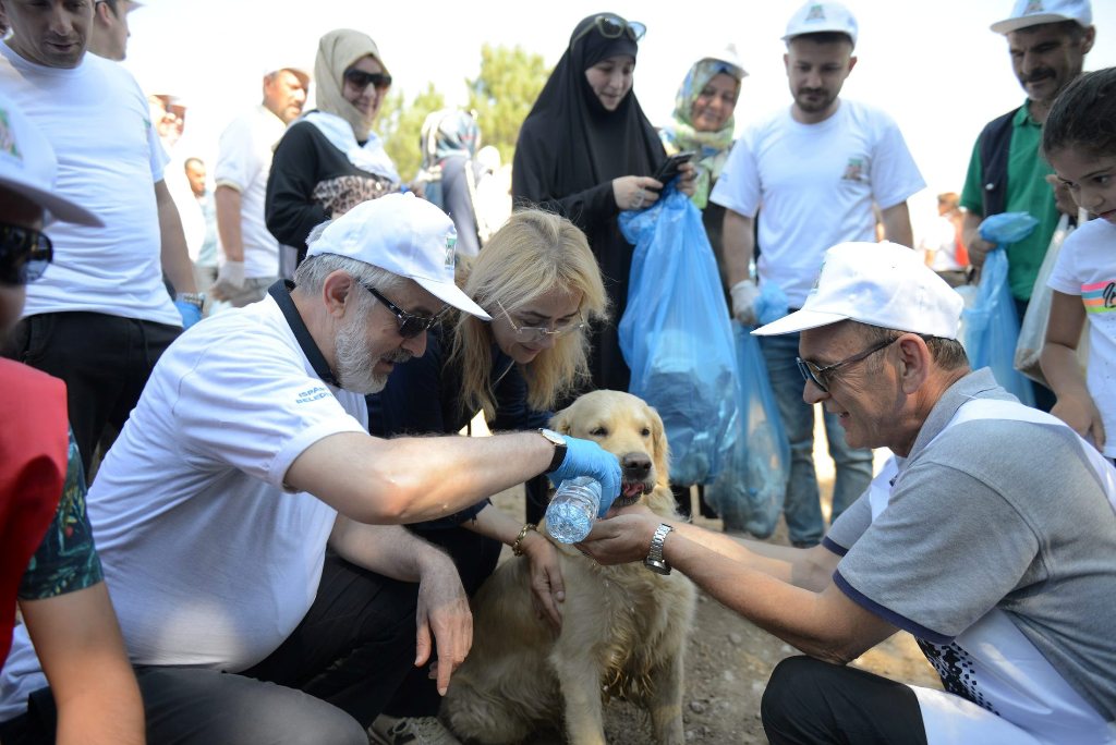 Isparta’da, Doğa Bizim Geleceğimiz’ Dediler, Temiz Çevre İçin Belediye ile El Ele Yürüdüler