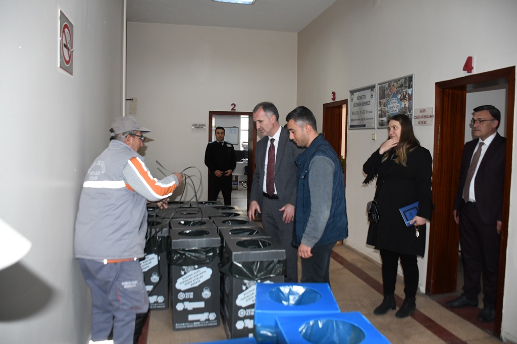 Ofislerde Sıfır Atık Toplama Noktaları Oluşturuluyor