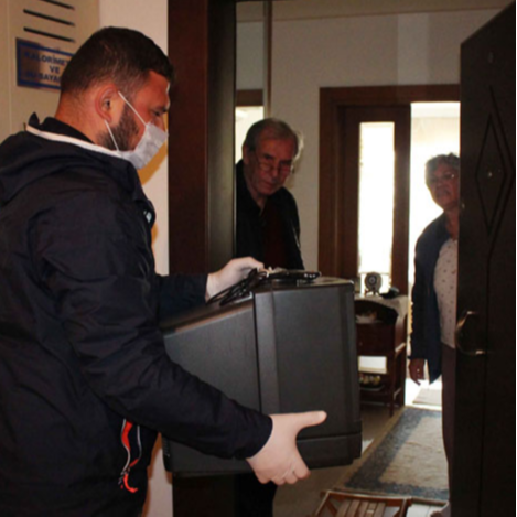 Karşıyaka’da Elektronik Atıklar Evlerden Toplanıyor