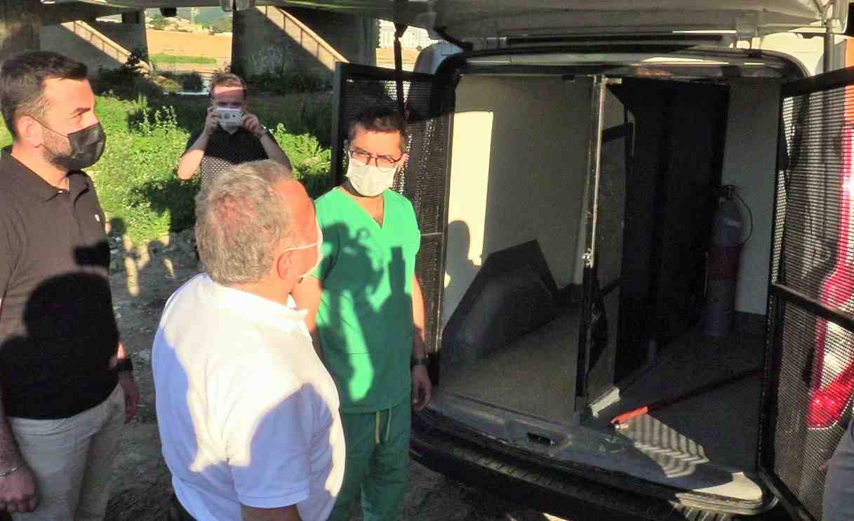 Sokak Hayvanlarına Tam Donanımlı Ambulans