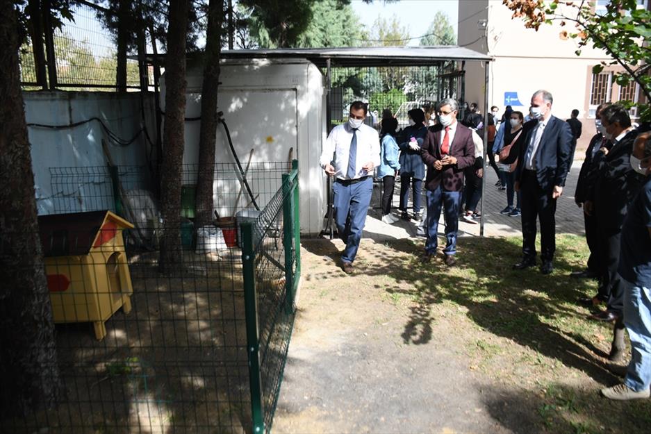İnegöl Belediyesi Okullara Köpek Sahiplendiriyor