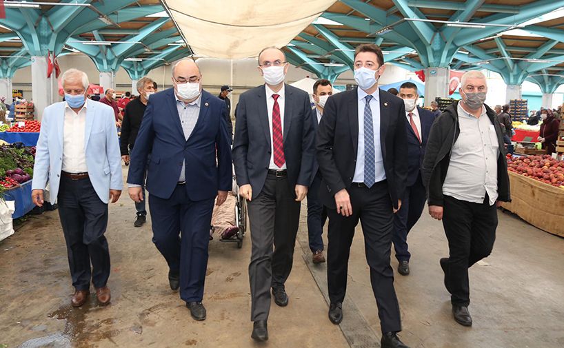 Bandırma'da Kapalı Pazaryerine Geçen Pazartesi Pazarı Denetlendi