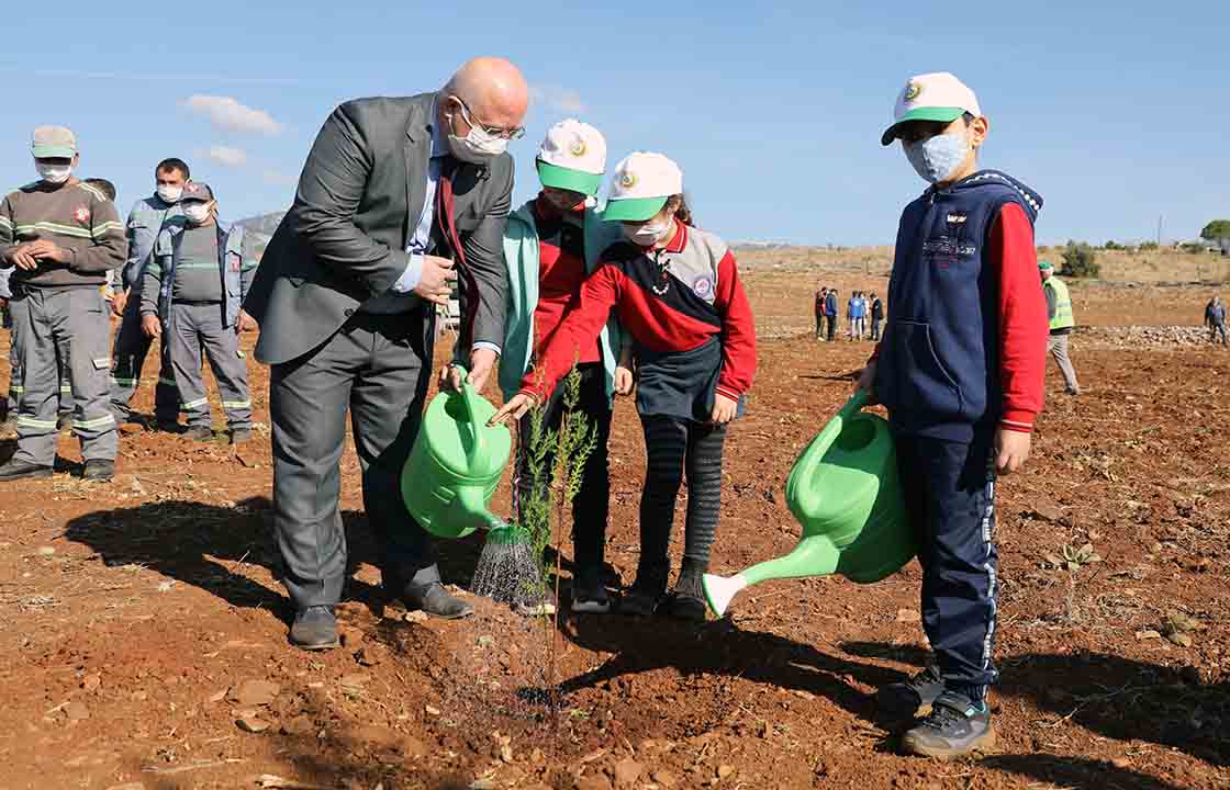 “Geleceğe Nefes Ol” Kampanyasında Fidanlarımızı Toprakla Buluşturduk