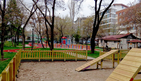 Çankaya Parklarında Köpeklere de Yer Var