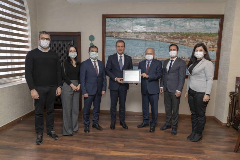 Yenilenen ‘Çevre Yönetim Sistemi Belgesi’ Başkan Seçer’e Sunuldu