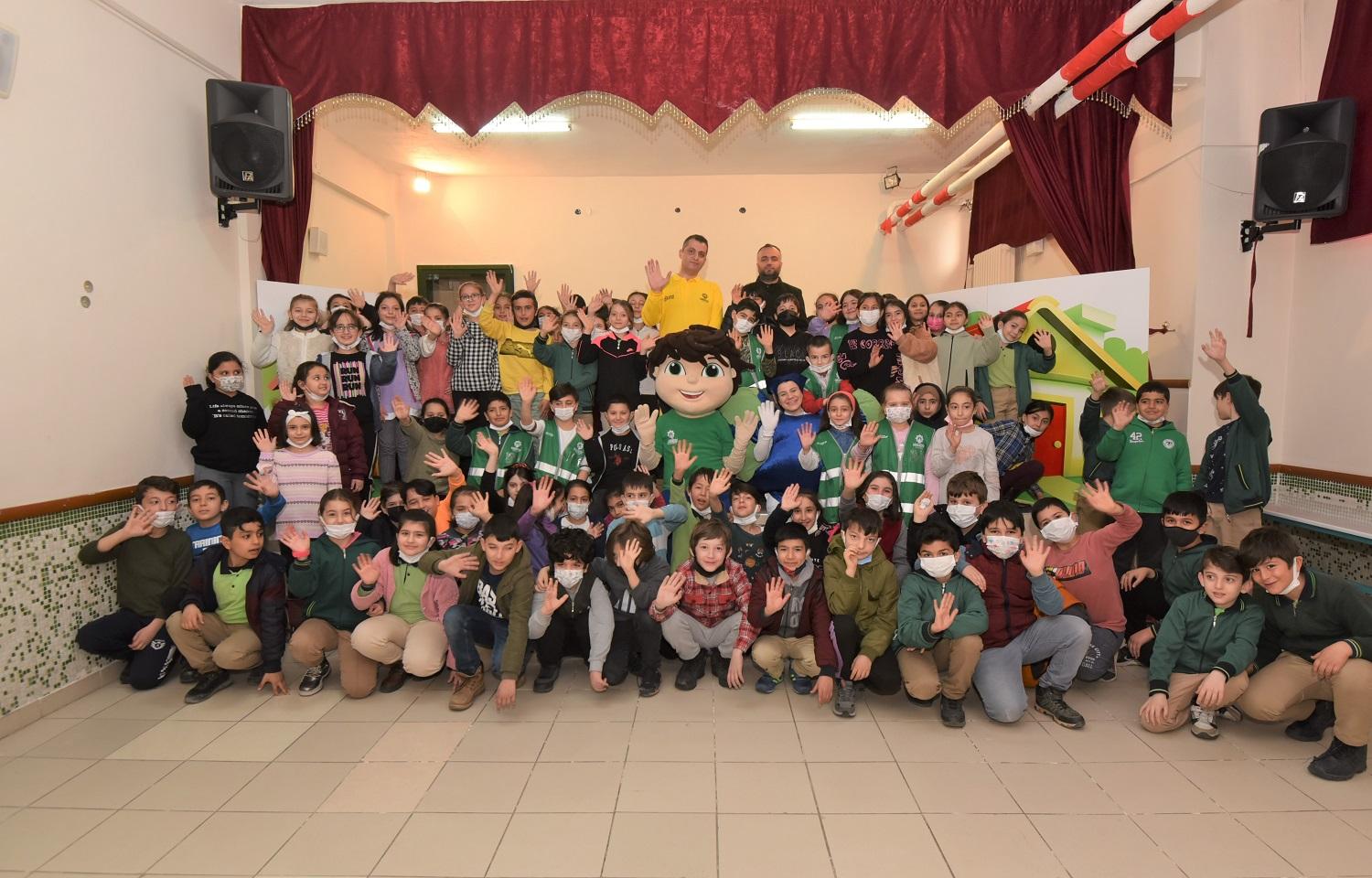 29 Bin Karataylı Öğrenciye Tiyatro Oyunu İle Sıfır Atık Anlatılıyor